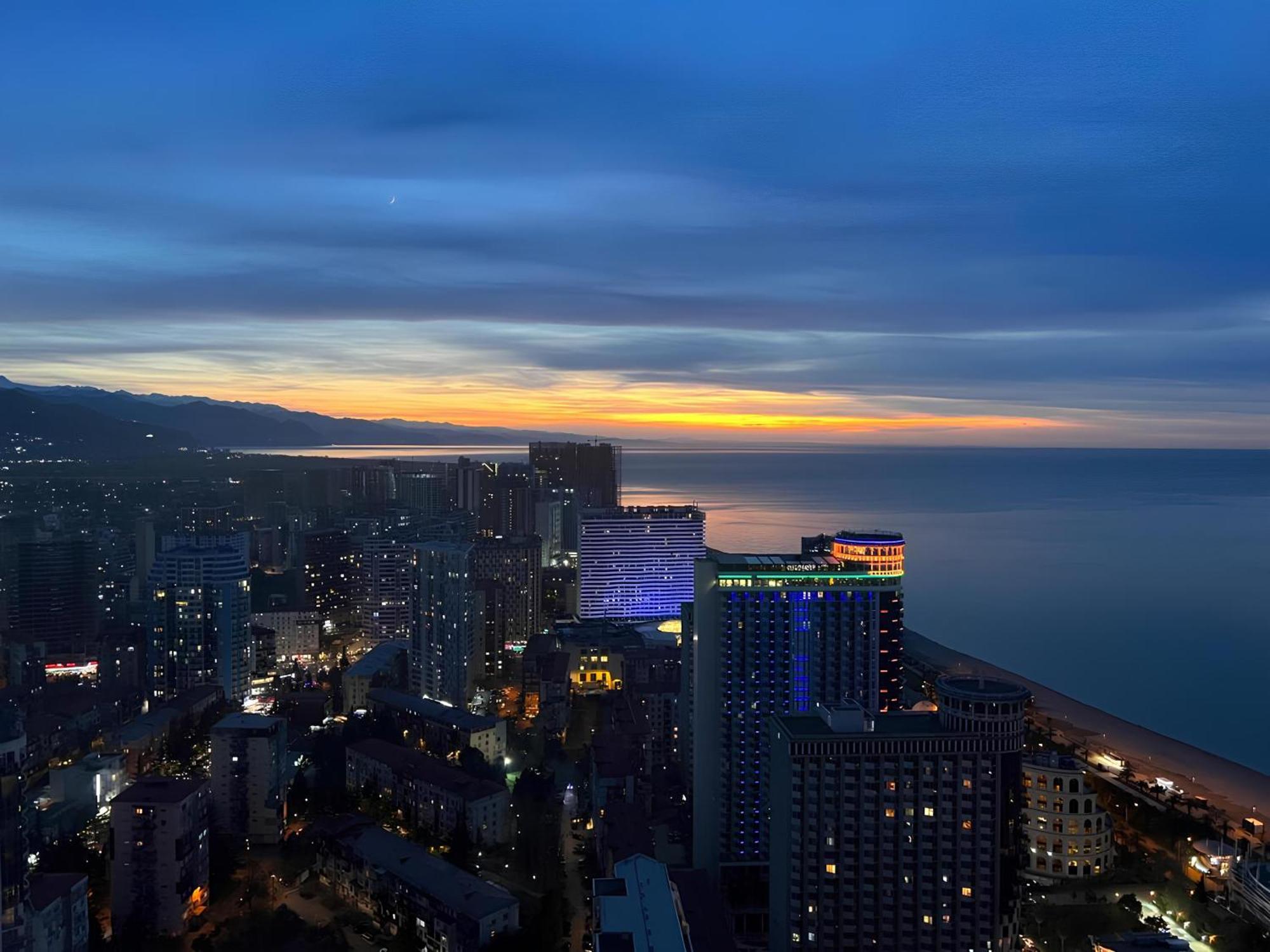 Orbi Panoramic Aparthotel Batumi Exterior photo