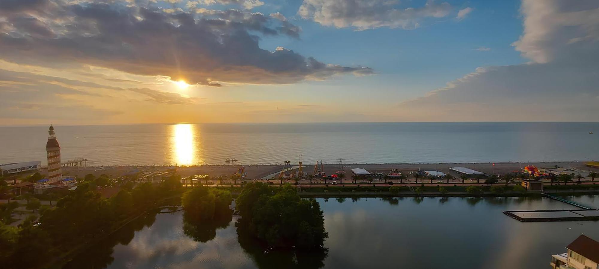 Orbi Panoramic Aparthotel Batumi Exterior photo