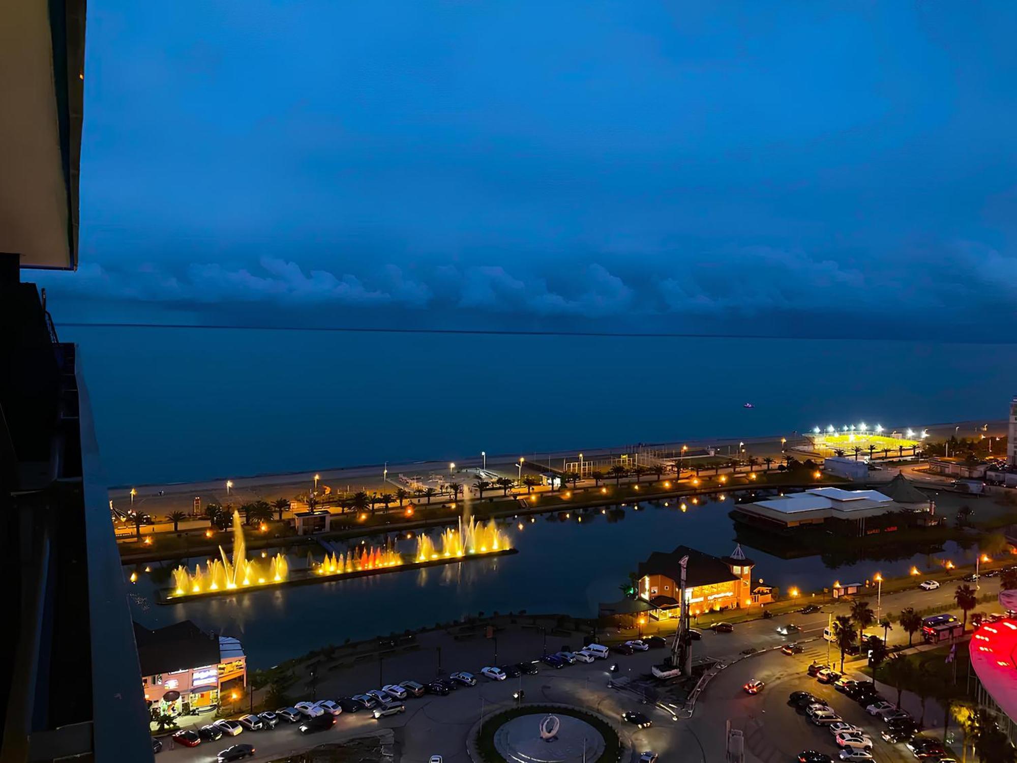 Orbi Panoramic Aparthotel Batumi Exterior photo